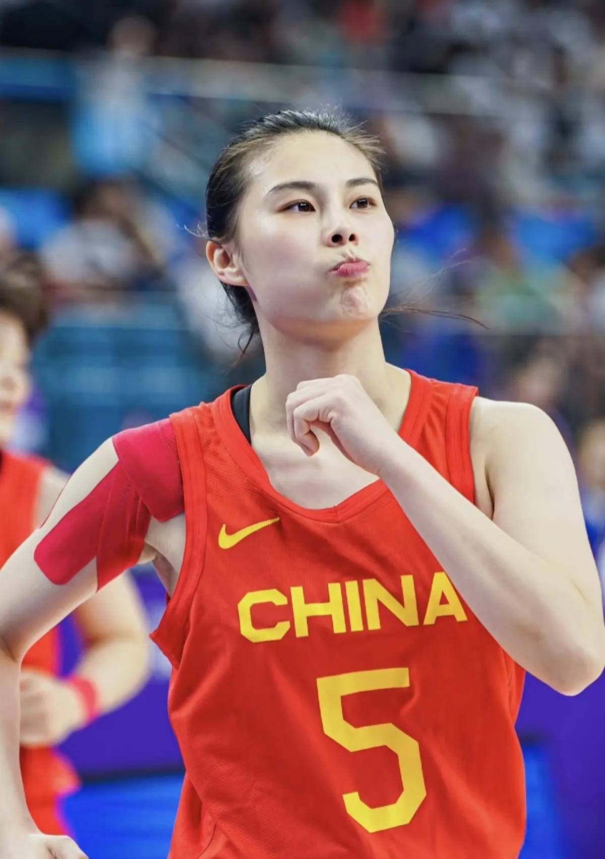 包含泰国女篮队员表现出色在国际赛中获得最佳球员的词条