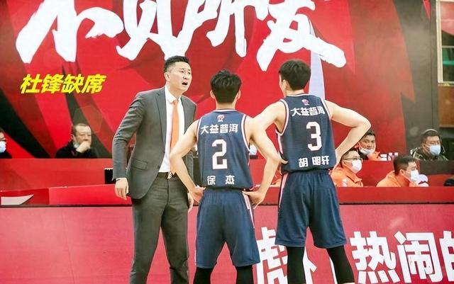 包含贵州男篮逆袭大胜，展现出色实力的词条